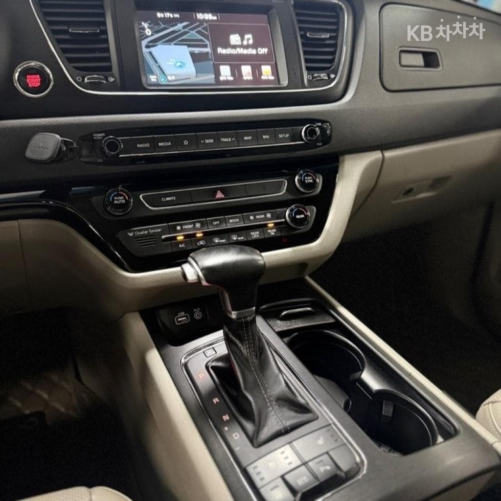 Kia All New Carnival9-seater 2.2 Diesel Luxury - 10