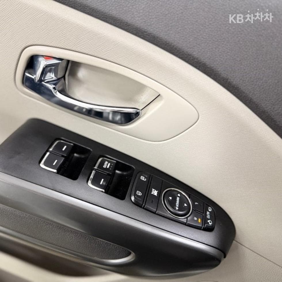 Kia All New Carnival9-seater 2.2 Diesel Luxury - 15