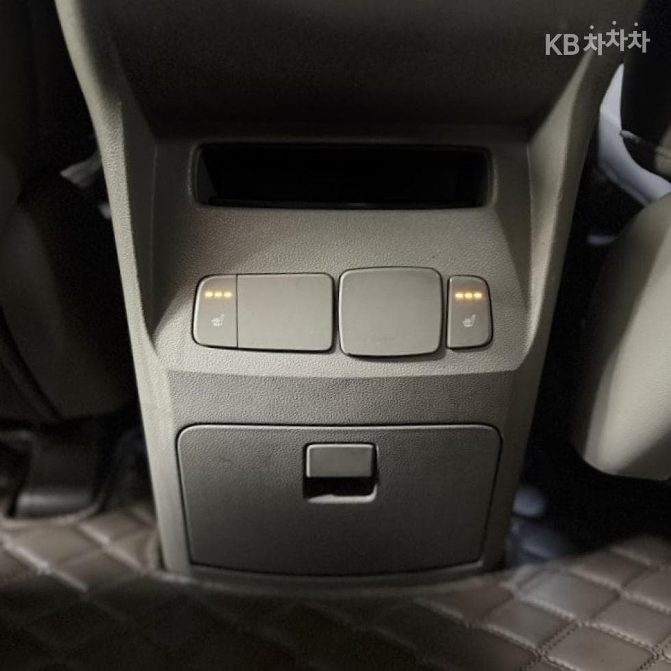Kia All New Carnival9-seater 2.2 Diesel Luxury - 16