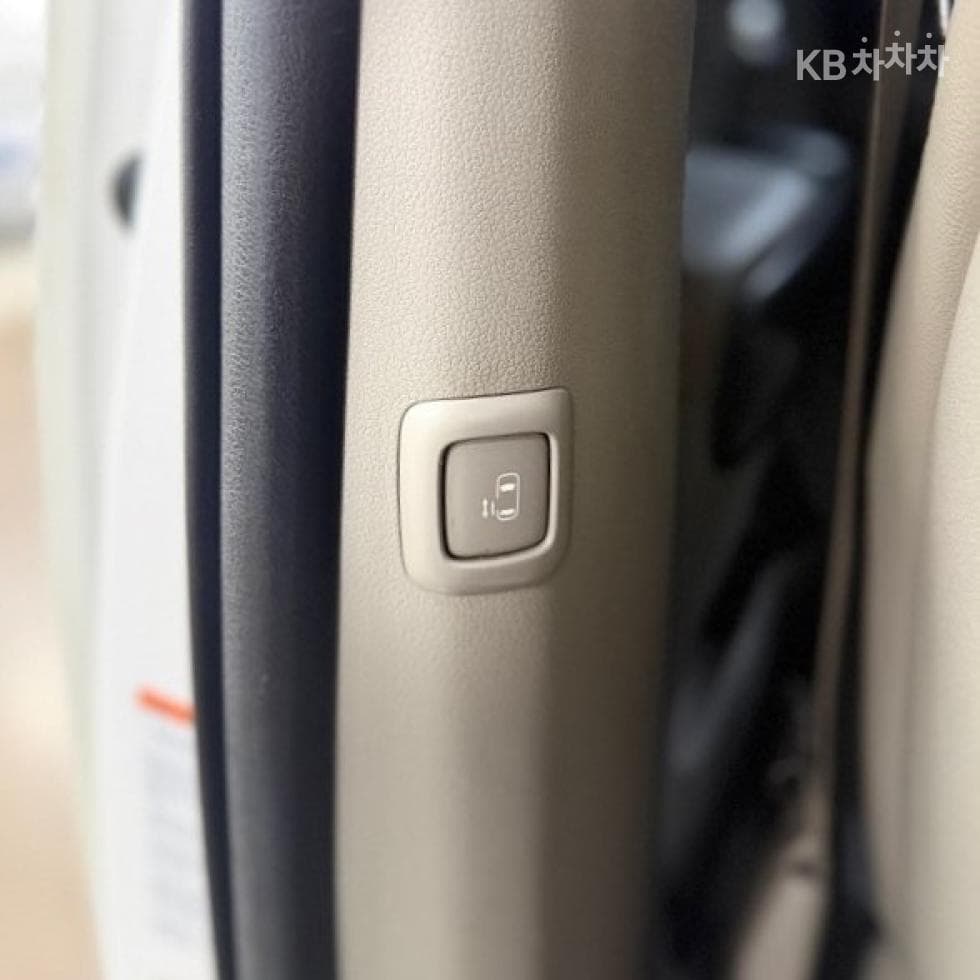 Kia All New Carnival9-seater 2.2 Diesel Luxury - 17