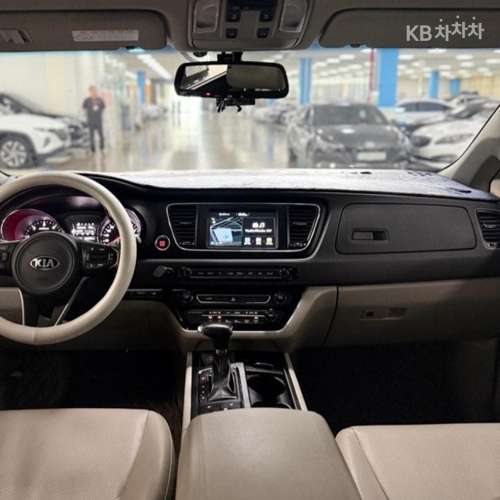 Kia All New Carnival9-seater 2.2 Diesel Luxury - 18