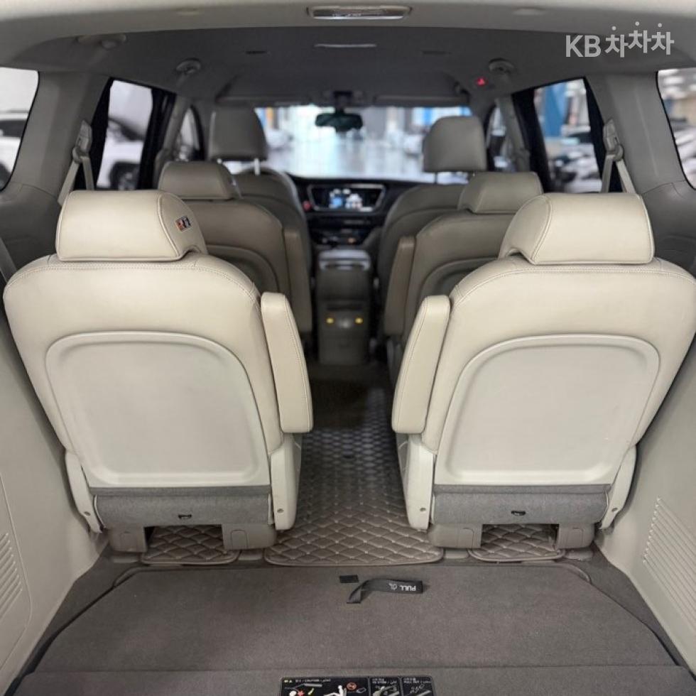 Kia All New Carnival9-seater 2.2 Diesel Luxury - 20