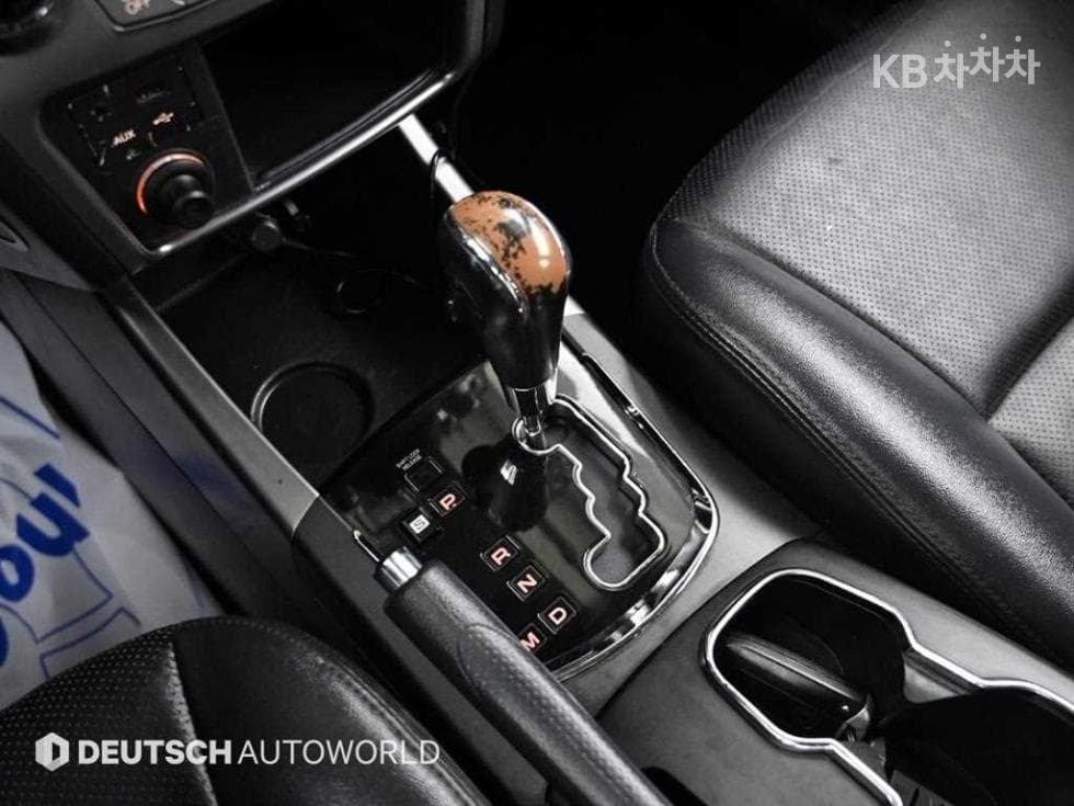 КейДжи Мобилити Нов코란도 C2.0 어드벤처 60th 에디션 2WD - 9