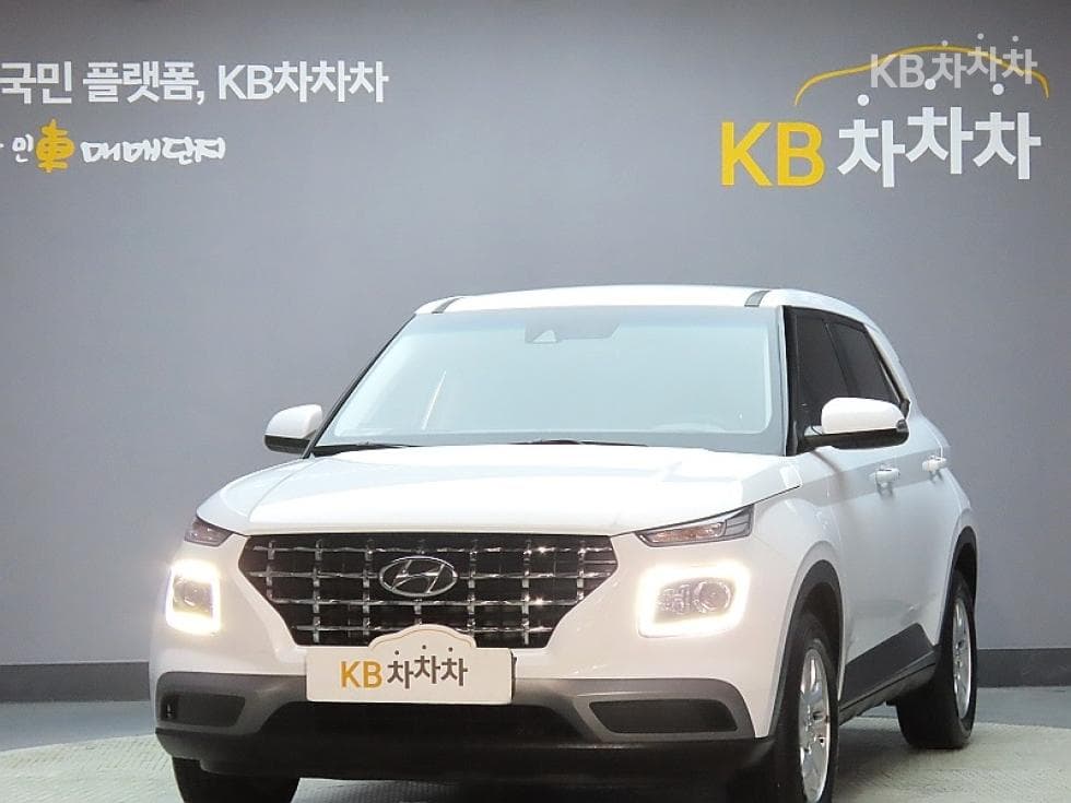 Hyundai Venue Gasoline 1.6 Modern Plus - Image 1