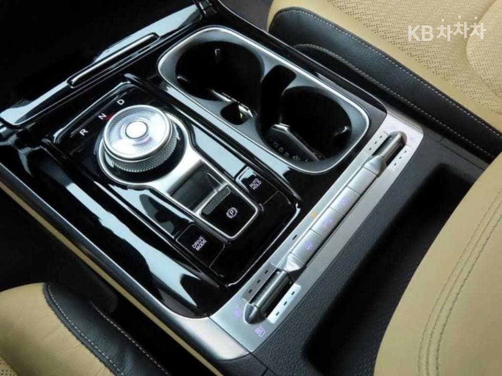 Kia Carnival 4th generationG3.5 GDI 9-seater Signature - 10