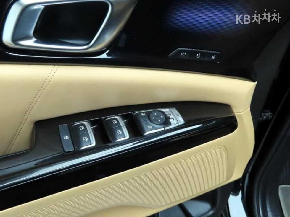 Kia Carnival 4th generationG3.5 GDI 9-seater Signature - 11