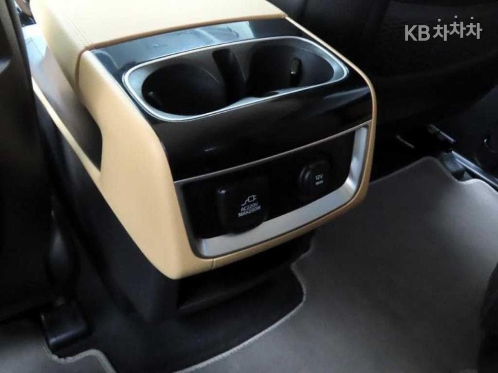 Kia Carnival 4th generationG3.5 GDI 9-seater Signature - 16