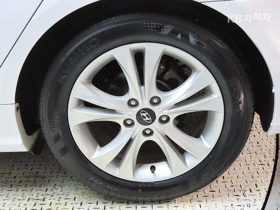Hyundai YFSonataY20 Premiere Standard - 20