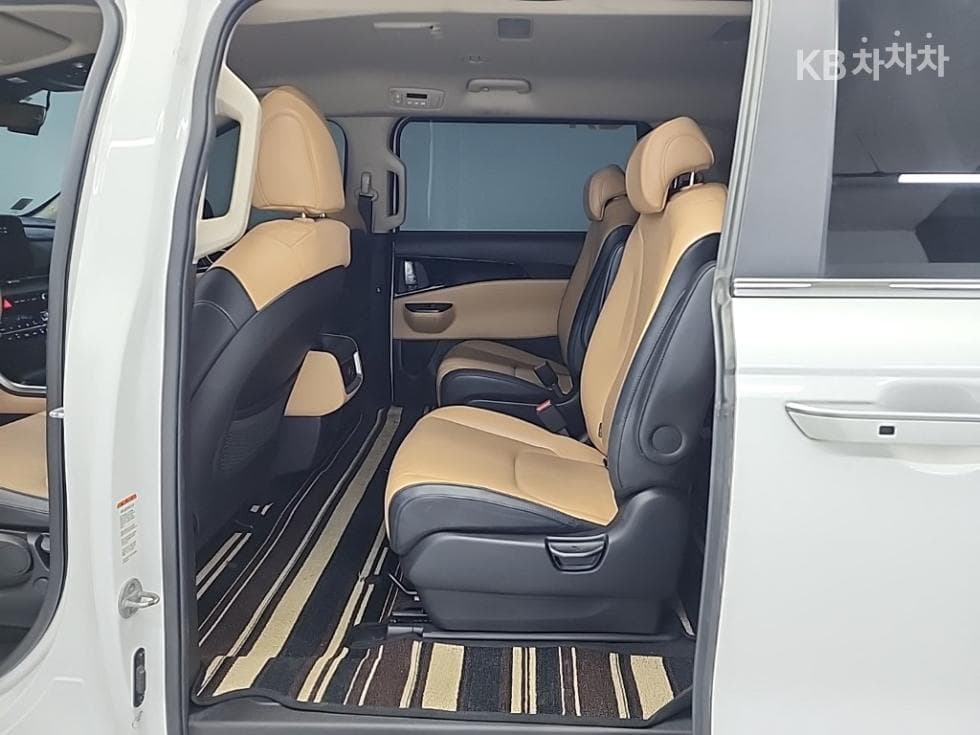 Kia Carnival 4th generationD2.2 9-seater Prestige - 12