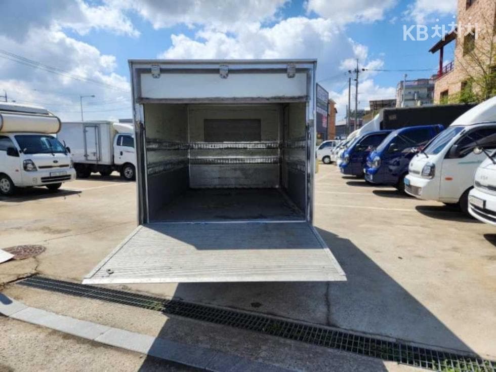 Хюндай Porter 2Удължено междуосие Super Cab Box Truck SUP - 8