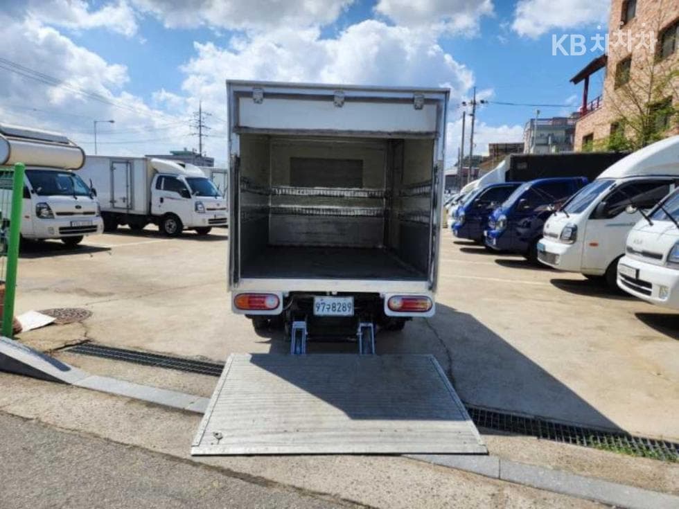 Хюндай Porter 2Удължено междуосие Super Cab Box Truck SUP - 11