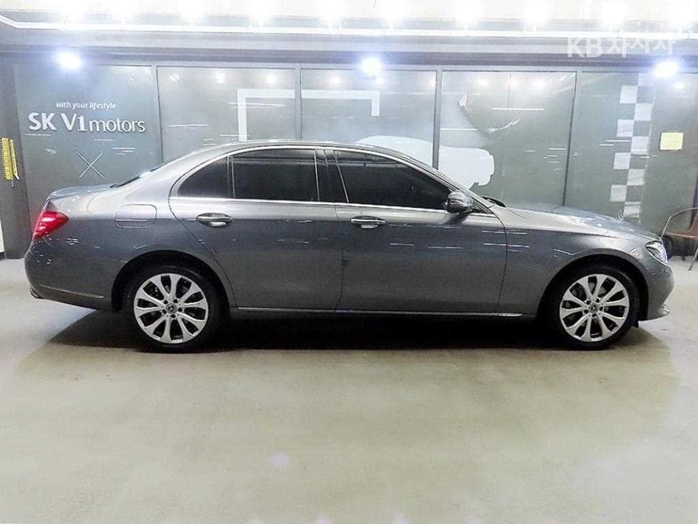 Mercedes-Benz E-Клас (W213)E220d 4MATIC Exclusive - 3