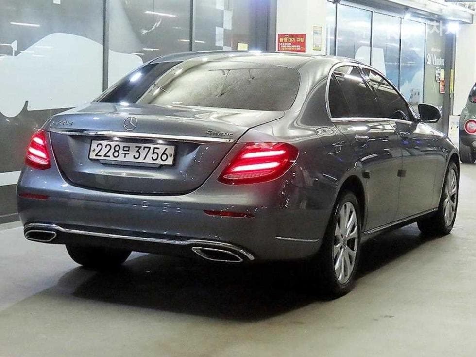 Mercedes-Benz E-Клас (W213)E220d 4MATIC Exclusive - 4
