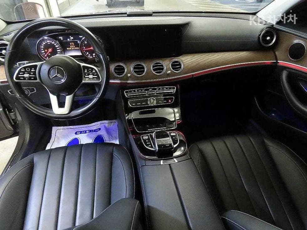 Mercedes-Benz E-Клас (W213)E220d 4MATIC Exclusive - 10