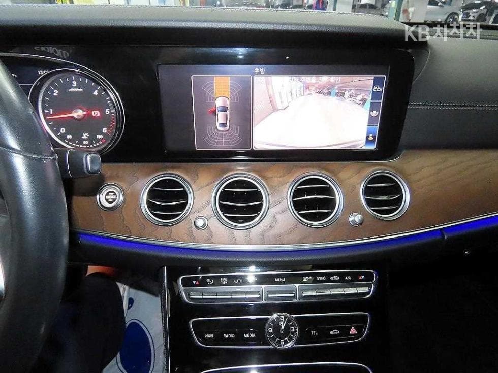 Mercedes-Benz E-Клас (W213)E220d 4MATIC Exclusive - 11