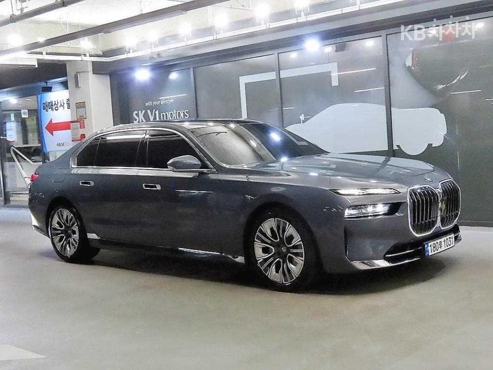 BMW 7시리즈(G70) 740i sDrive M Sport Executive - Image 1