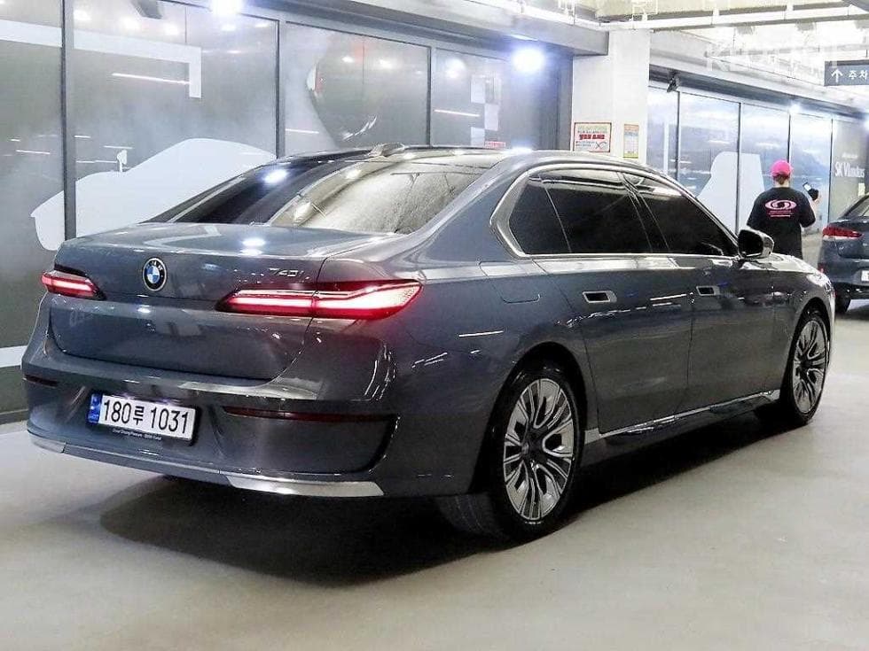 BMW 7시리즈(G70)740i sDrive M Sport Executive - 4