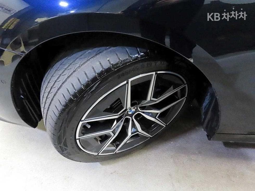 BMW Нов5 Серия(G60)520i M Sport - 20