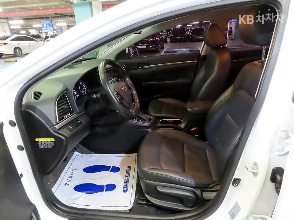 Hyundai Avante (Elantra)AD1.6 LPi Rental car Smart - 6