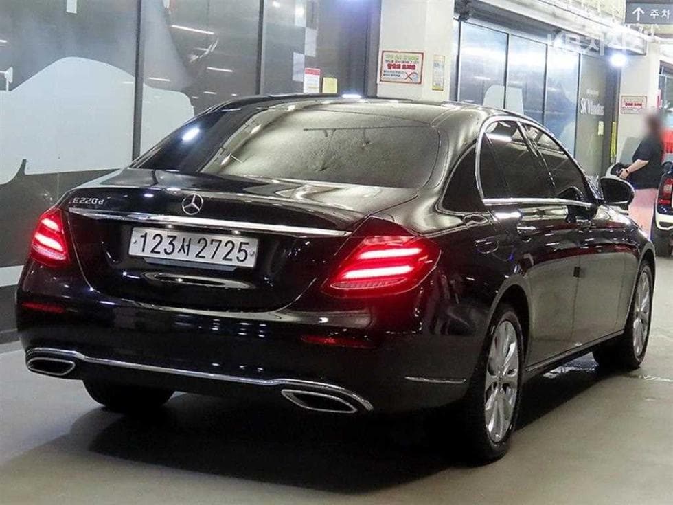 Mercedes-Benz E-Клас (W213)E220d Exclusive - 4