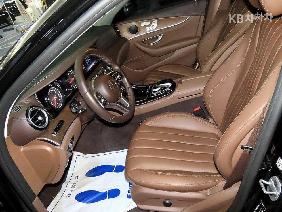 Mercedes-Benz E-Клас (W213)E220d Exclusive - 6