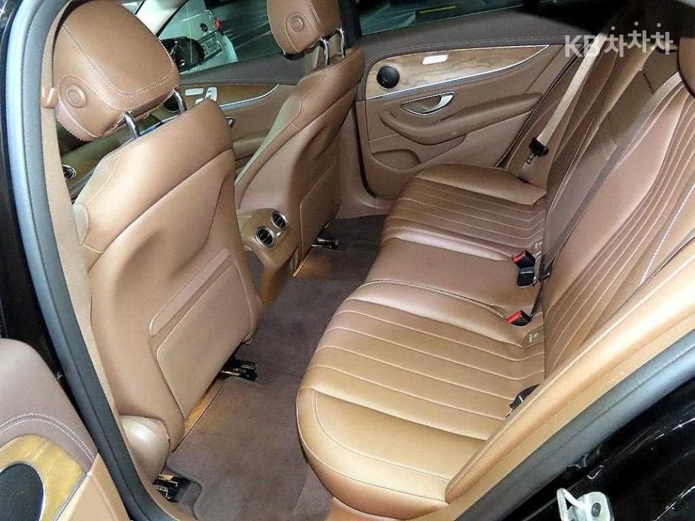 Mercedes-Benz E-Клас (W213)E220d Exclusive - 7
