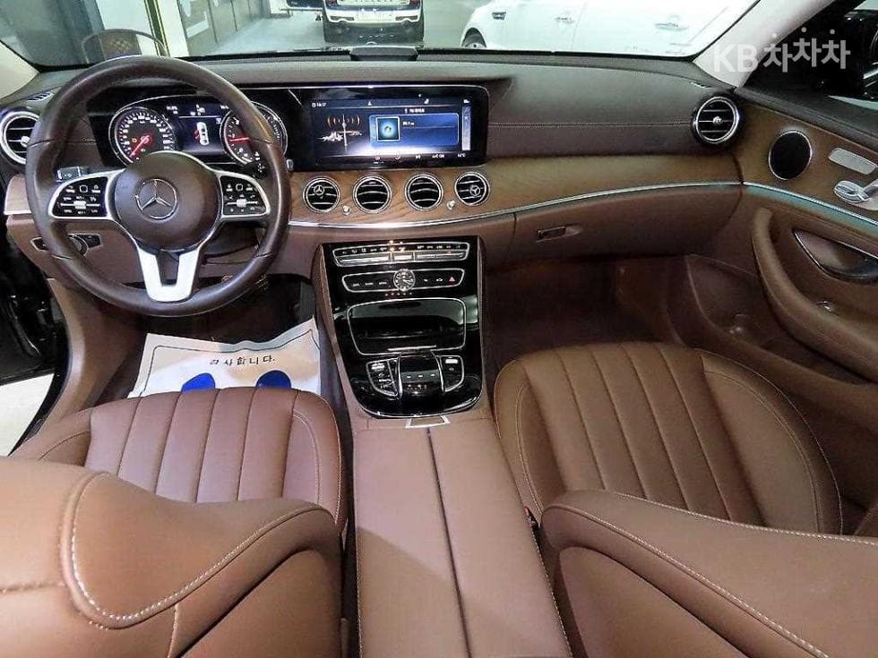 Mercedes-Benz E-Клас (W213)E220d Exclusive - 10