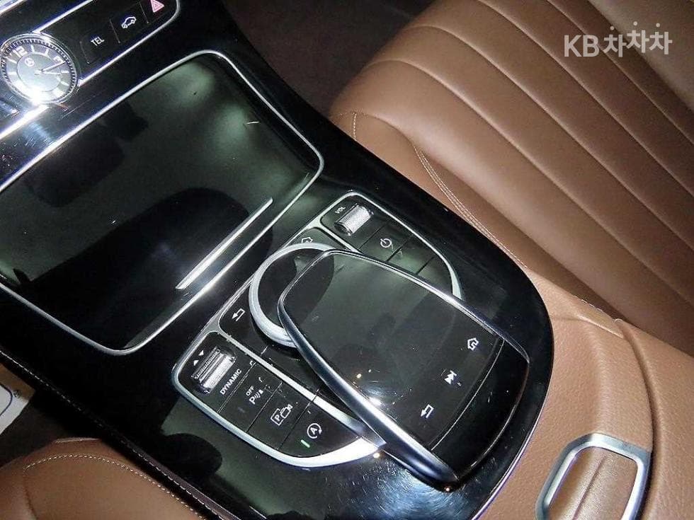 Mercedes-Benz E-Клас (W213)E220d Exclusive - 13