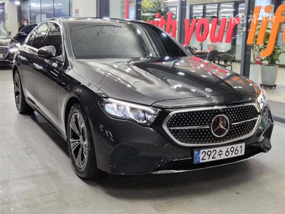 Mercedes-Benz E-클래스 (W214) E200 Avantgrade - Image 1