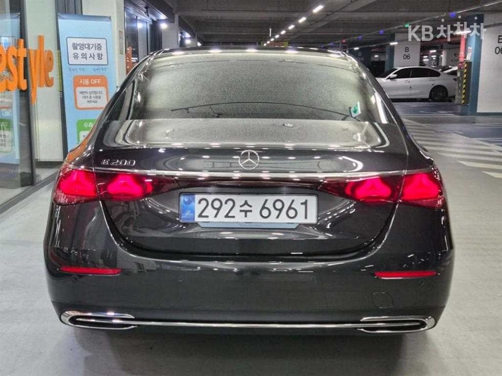 Mercedes-Benz E-클래스 (W214)E200 Avantgrade - 5