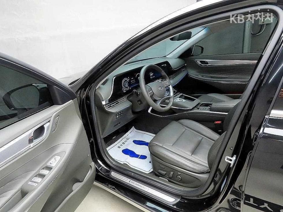 Hyundai The New (facelift) Grandeur (Azera)2.5 Calligraphy - 5