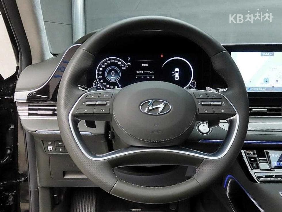 Hyundai The New (facelift) Grandeur (Azera)2.5 Calligraphy - 9