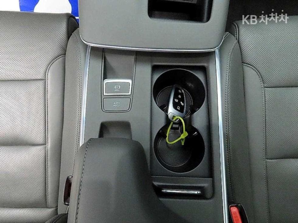 Hyundai The New (facelift) Grandeur (Azera)2.5 Calligraphy - 14