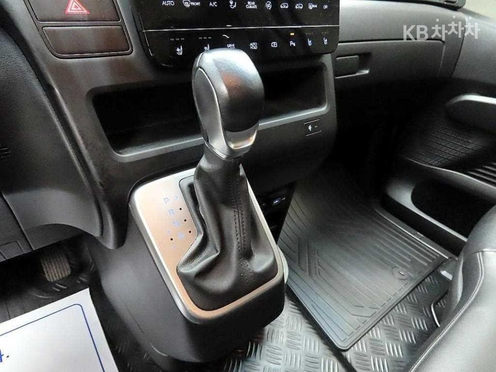 Hyundai Staria2.2 Tourer 11 Modern - 10