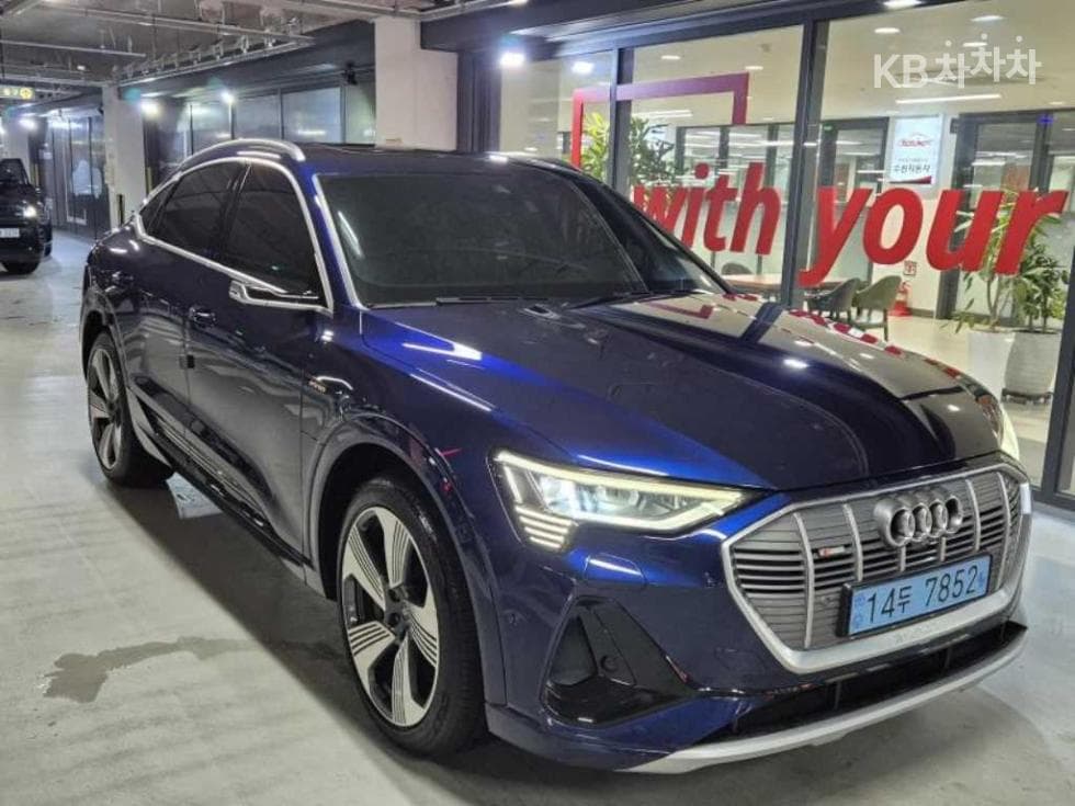 Ауди e-tron 55 Quattro Sportback Стандартен - Image 1
