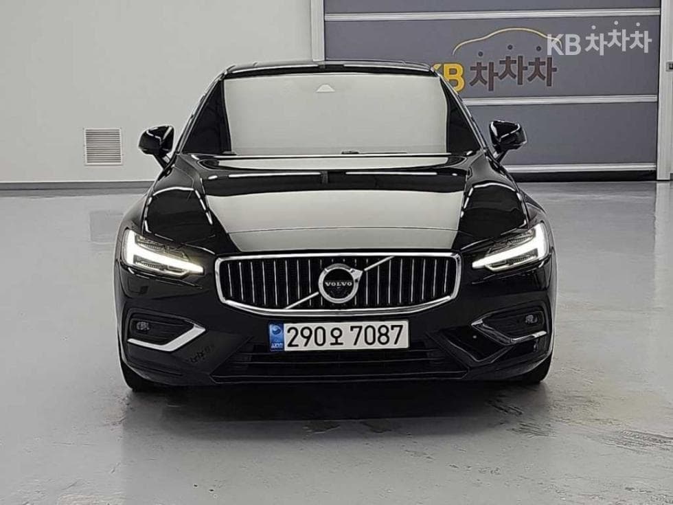 Volvo S60 3-토 поколение 2.0 B5 Inscription - Image 1