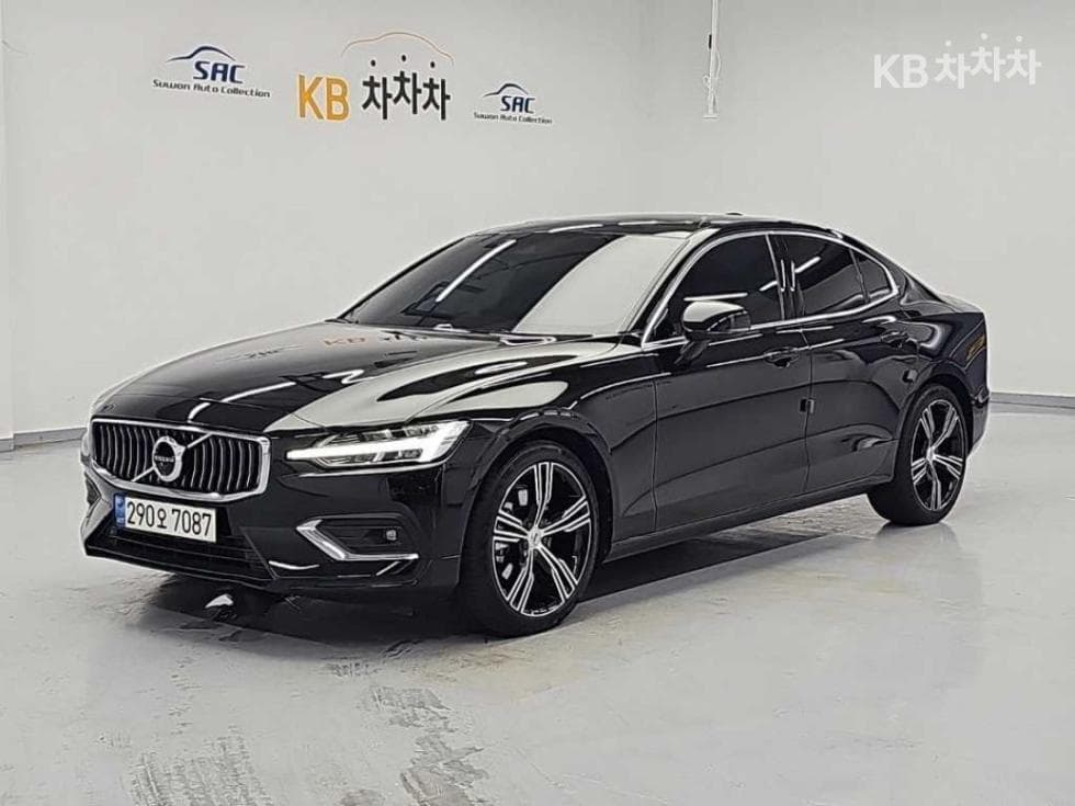 Volvo S60 3-토 поколение2.0 B5 Inscription - 2
