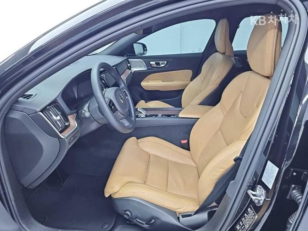 Volvo S60 3-토 поколение2.0 B5 Inscription - 11