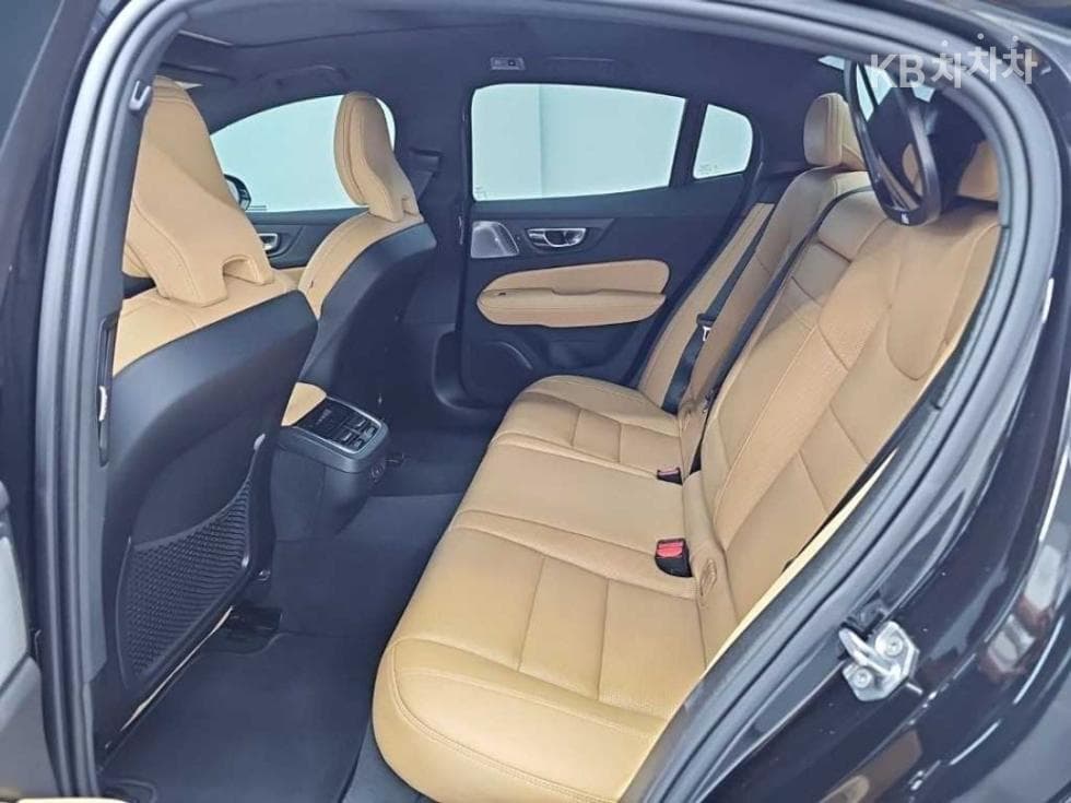 Volvo S60 3-토 поколение2.0 B5 Inscription - 12