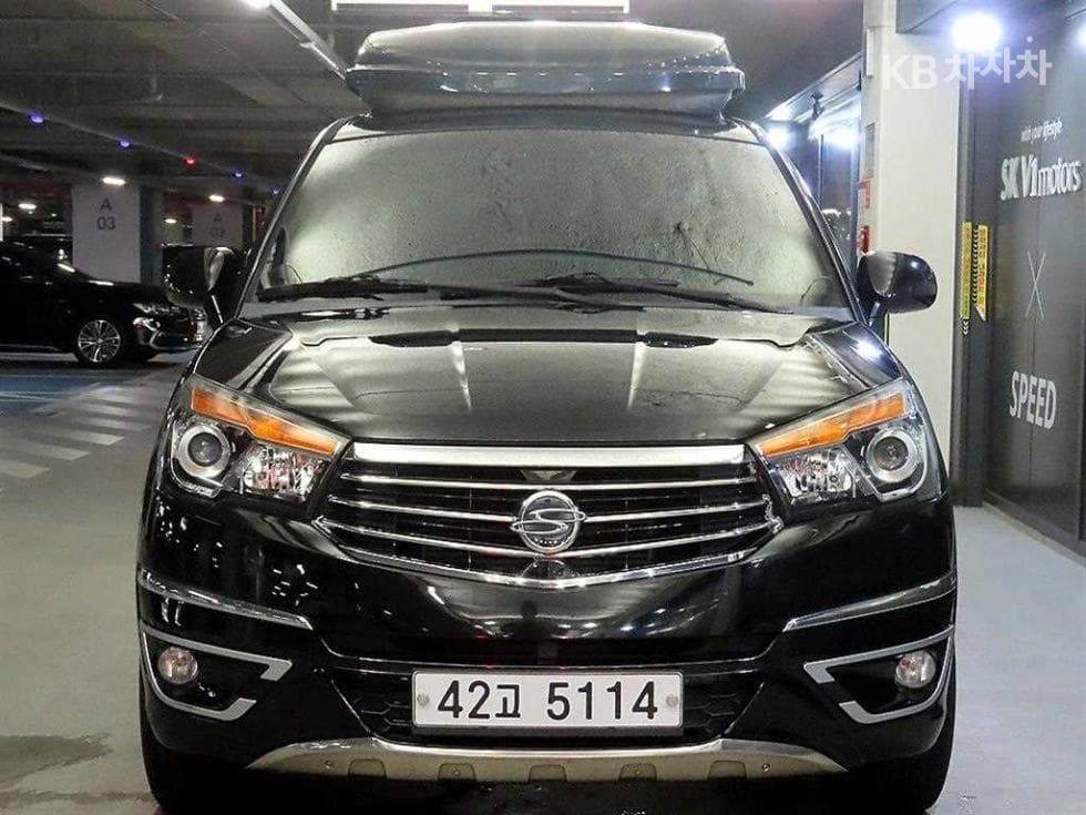 КейДжи Мобилити 코란도 투리스모9-местен 4x4 아웃도어 에디션 - 2