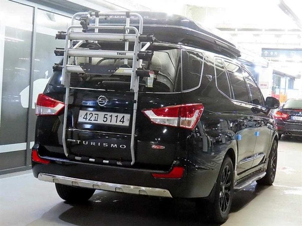 КейДжи Мобилити 코란도 투리스모9-местен 4x4 아웃도어 에디션 - 4