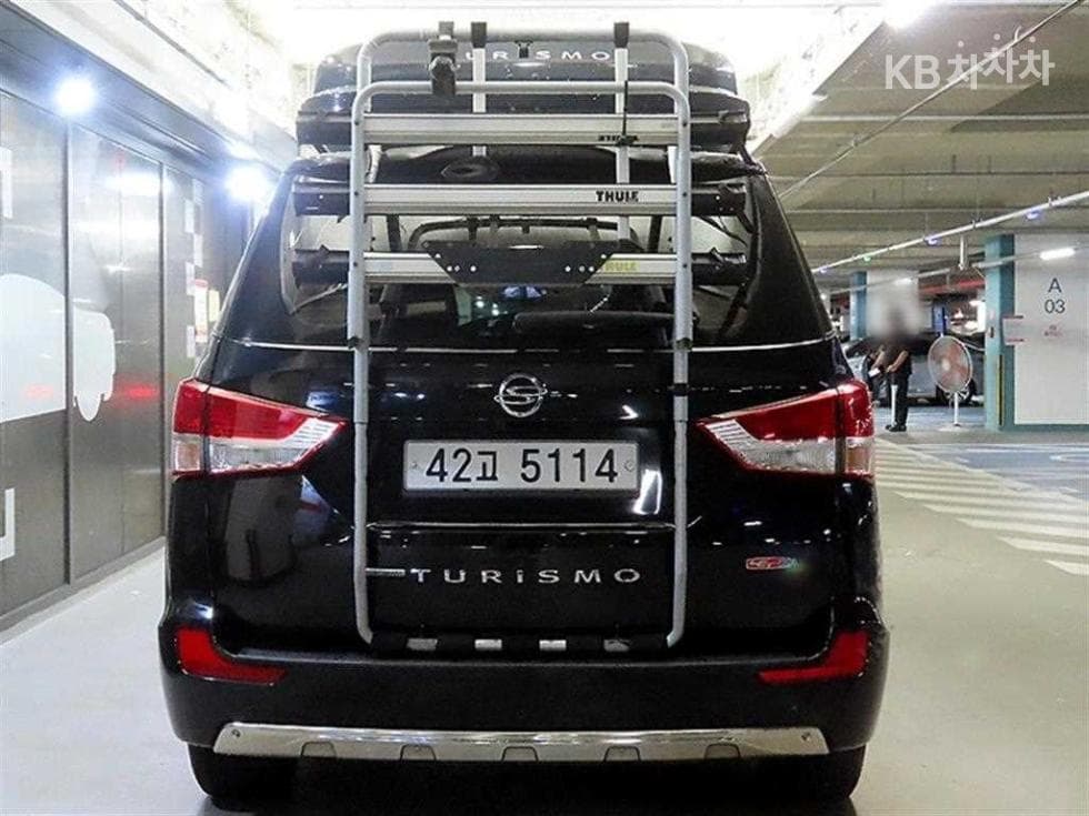 КейДжи Мобилити 코란도 투리스모9-местен 4x4 아웃도어 에디션 - 5
