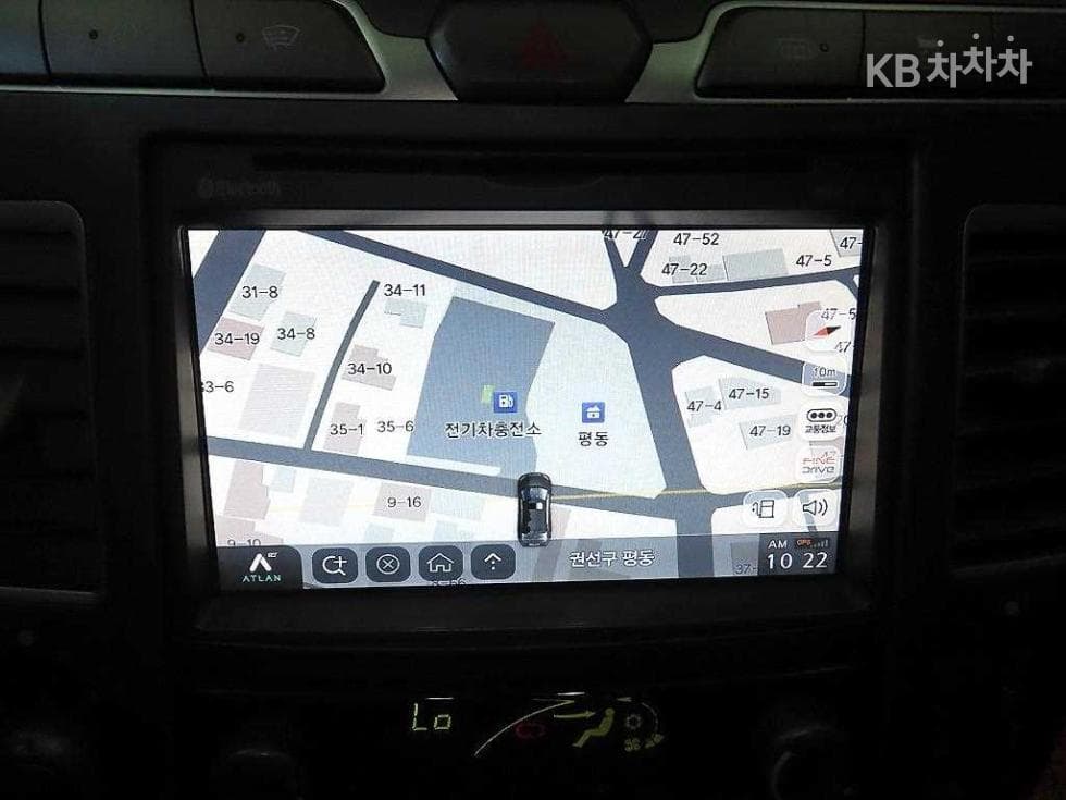 КейДжи Мобилити 코란도 투리스모9-местен 4x4 아웃도어 에디션 - 15