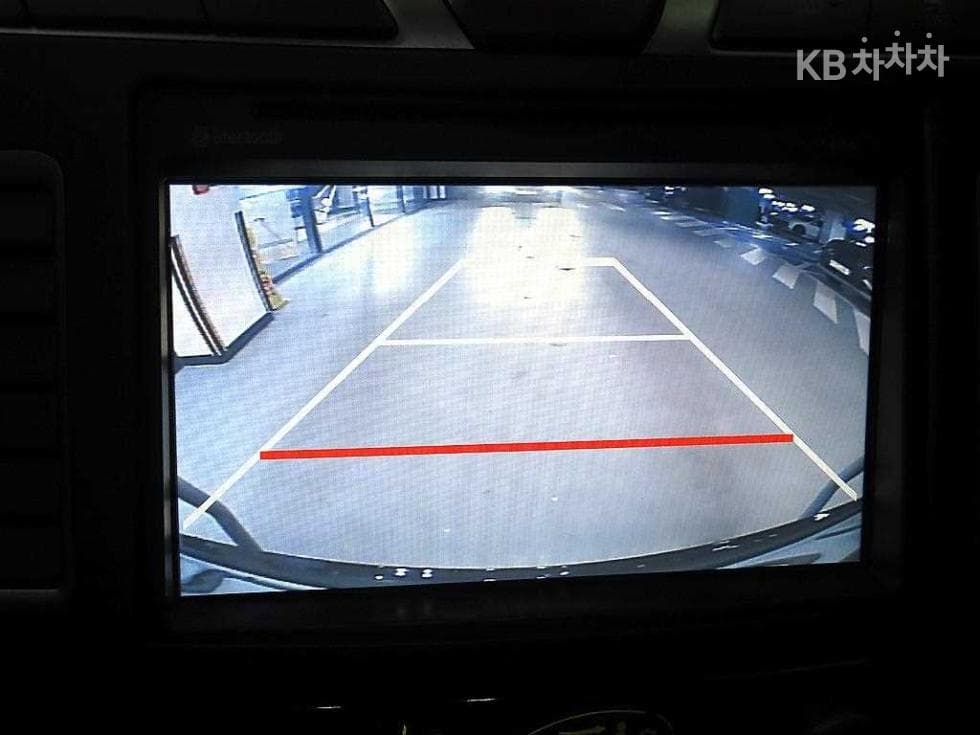 КейДжи Мобилити 코란도 투리스모9-местен 4x4 아웃도어 에디션 - 16