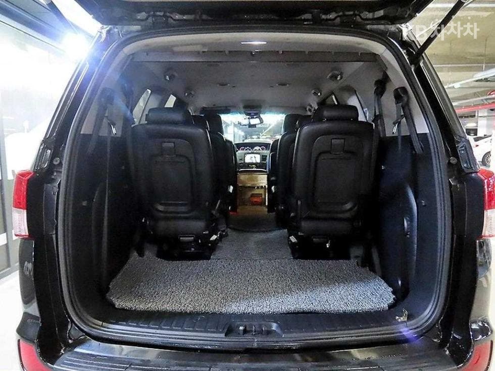 КейДжи Мобилити 코란도 투리스모9-местен 4x4 아웃도어 에디션 - 18