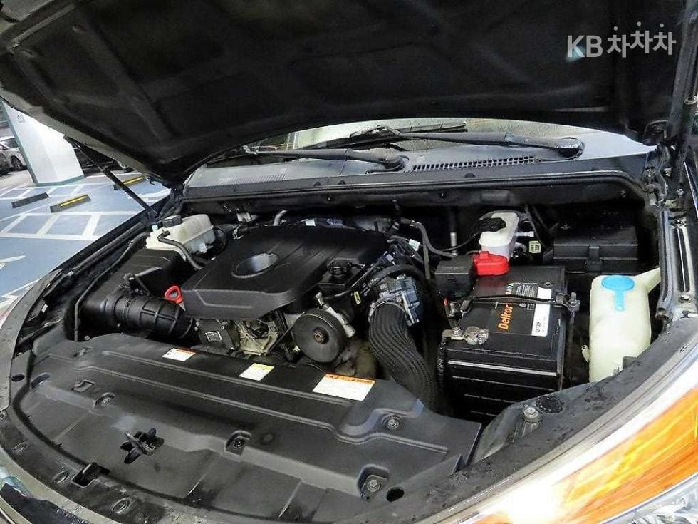 КейДжи Мобилити 코란도 투리스모9-местен 4x4 아웃도어 에디션 - 19
