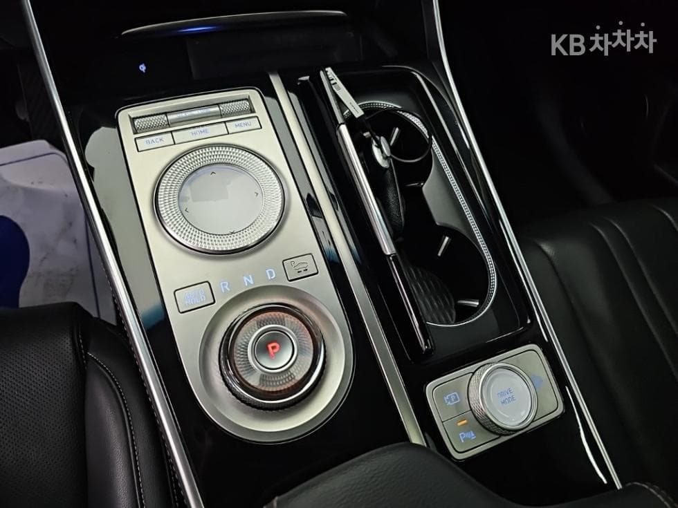 Genesis GV803.0 Diesel 2WD - 8