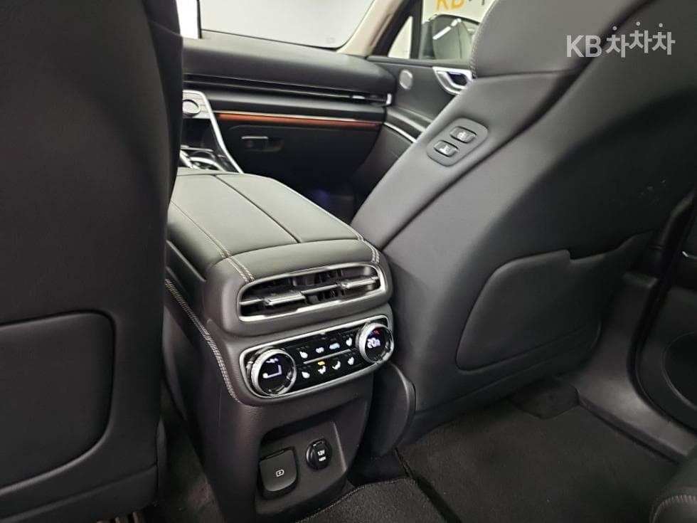 Genesis GV803.0 Diesel 2WD - 13