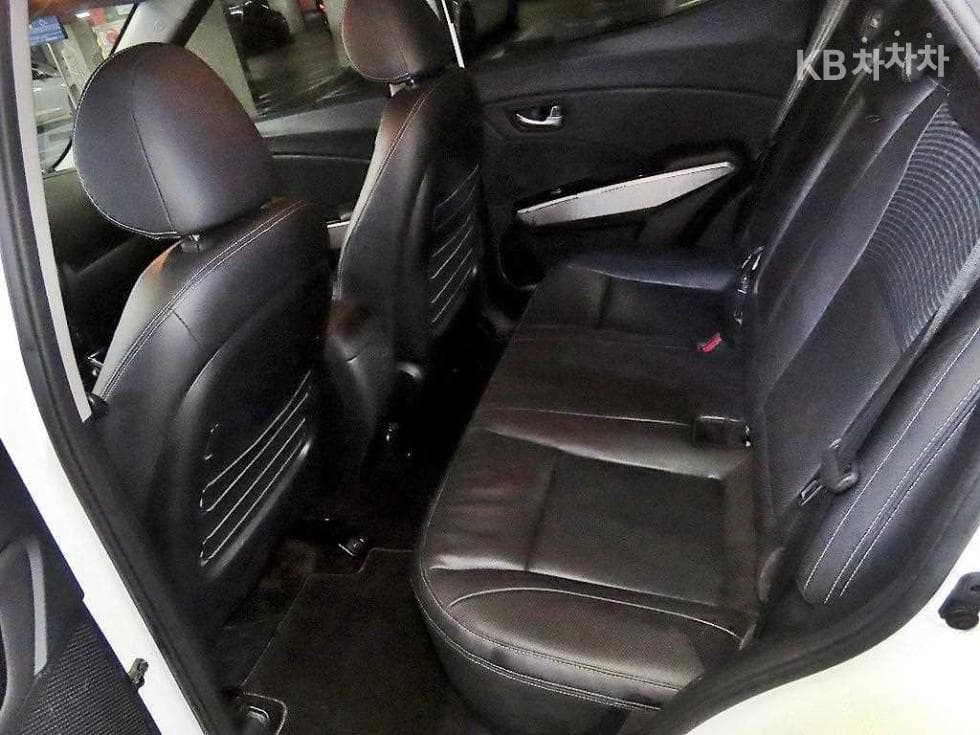 КейДжи Мобилити Тиволи 아머1.6 Бензин TX 2WD - 11