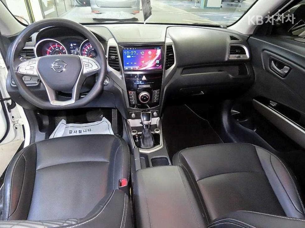 КейДжи Мобилити Тиволи 아머1.6 Бензин TX 2WD - 9